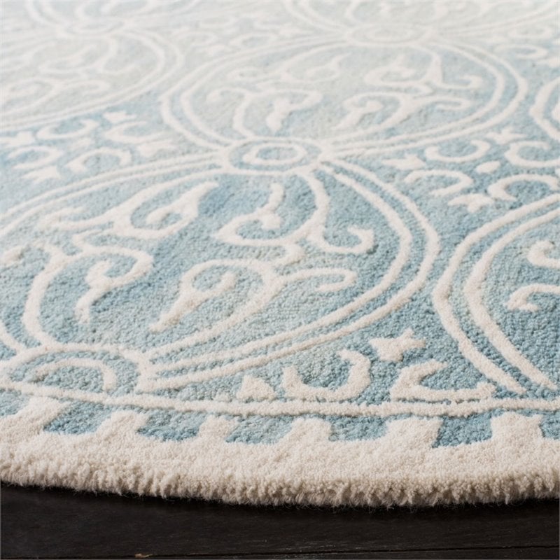 Safavieh Dip Dye 7' Round Hand Tufted Wool Rug in Green and Ivory