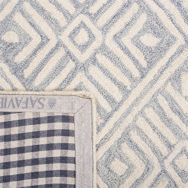 Safavieh Micro-Loop 4' x 6' Hand Tufted Wool Rug in Gray and Ivory