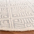 Safavieh Micro-Loop 5' Round Hand Tufted Wool Rug in Gray and Ivory