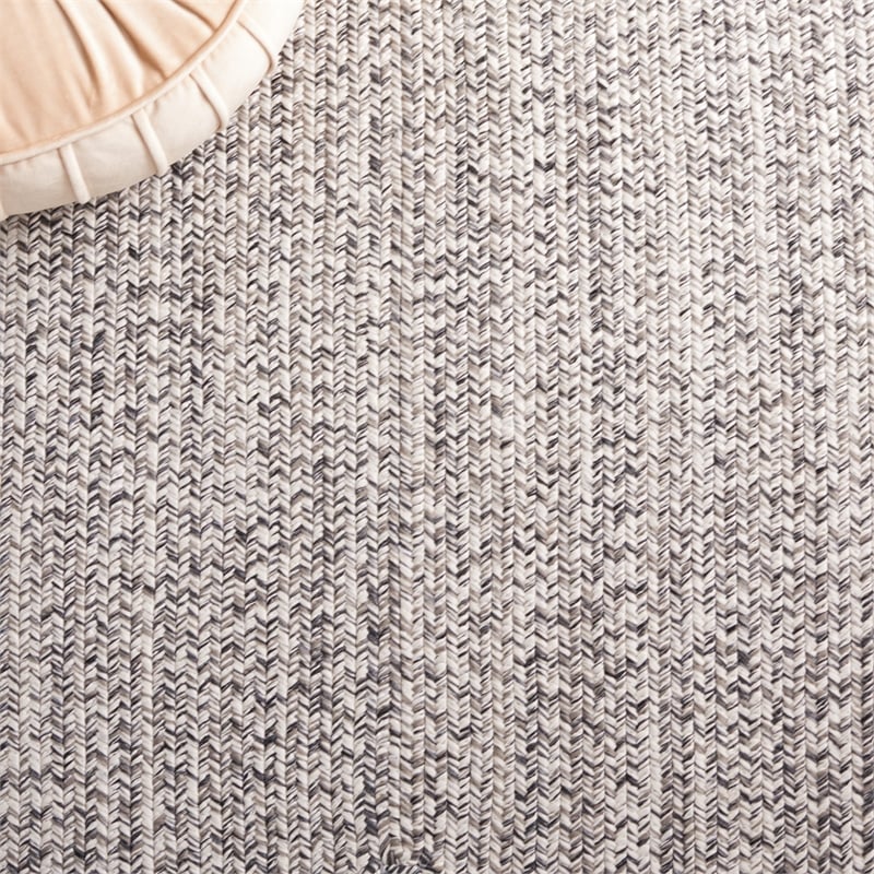 Safavieh Braided 10' X 14' Hand Woven Rug in Gray / Ivory