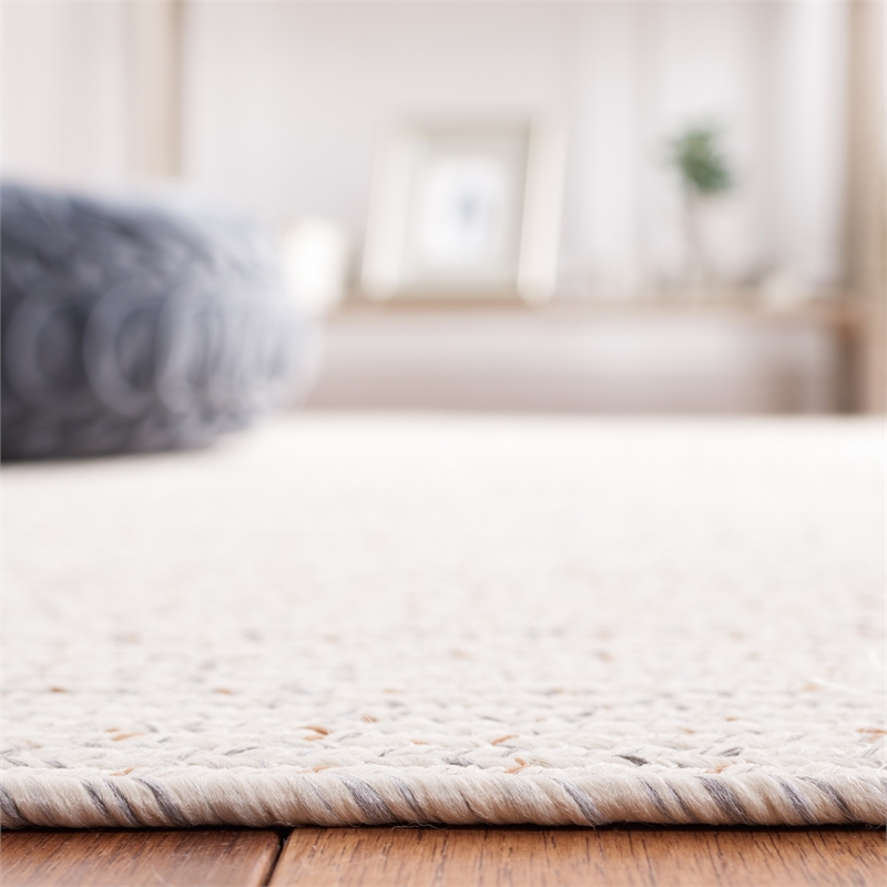 Safavieh Braided 9' X 12' Oval Hand Woven Rug in Ivory / Light Gray