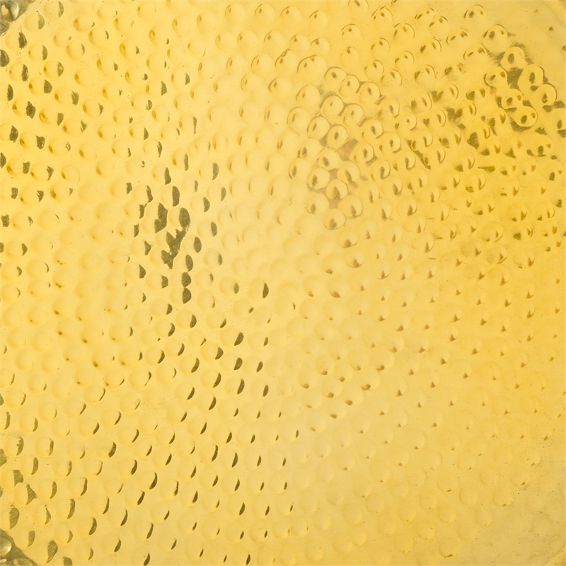 Safavieh Saanvi Round Aluminum Accent Table in Gold / Green