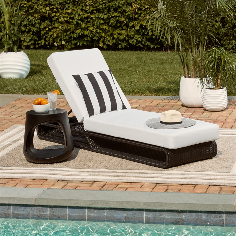 Safavieh Vale Steel and Polyester Lounger in Black / White