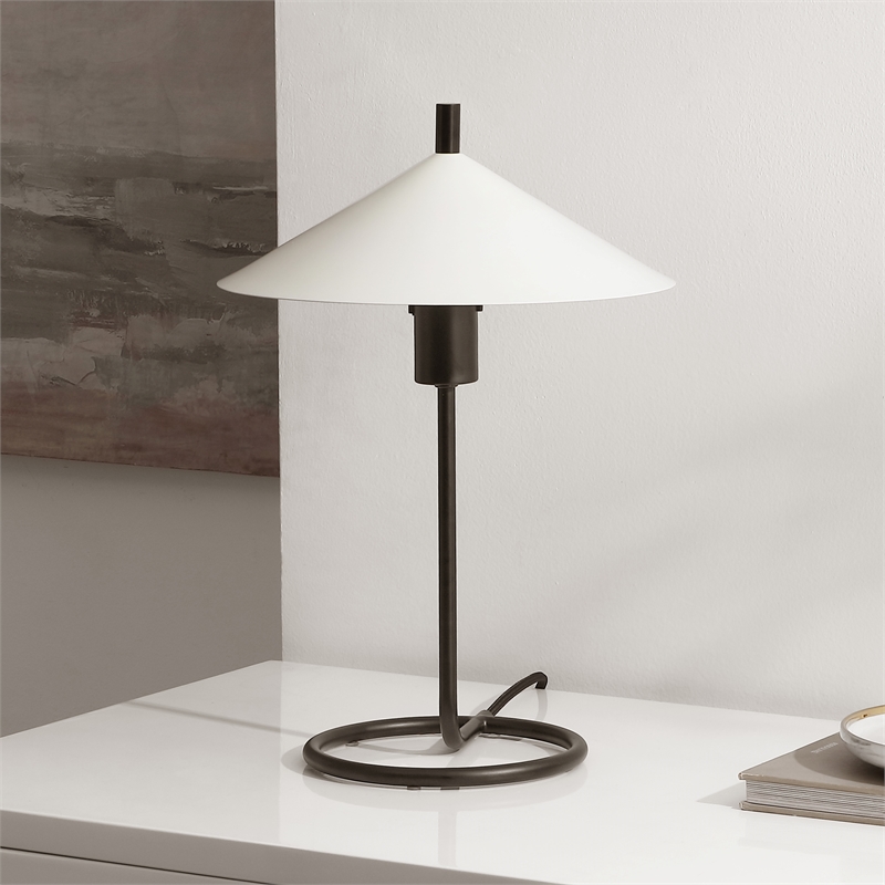 Safavieh Khlo Iron Table Lamp in Cream / Black