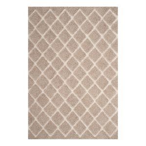 Safavieh Adriana Shag 4'-0&quot x 6'-0&quot Power Loomed Rug in Beige / Cream