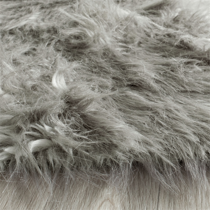 Safavieh Faux Sheep Skin 4'-0