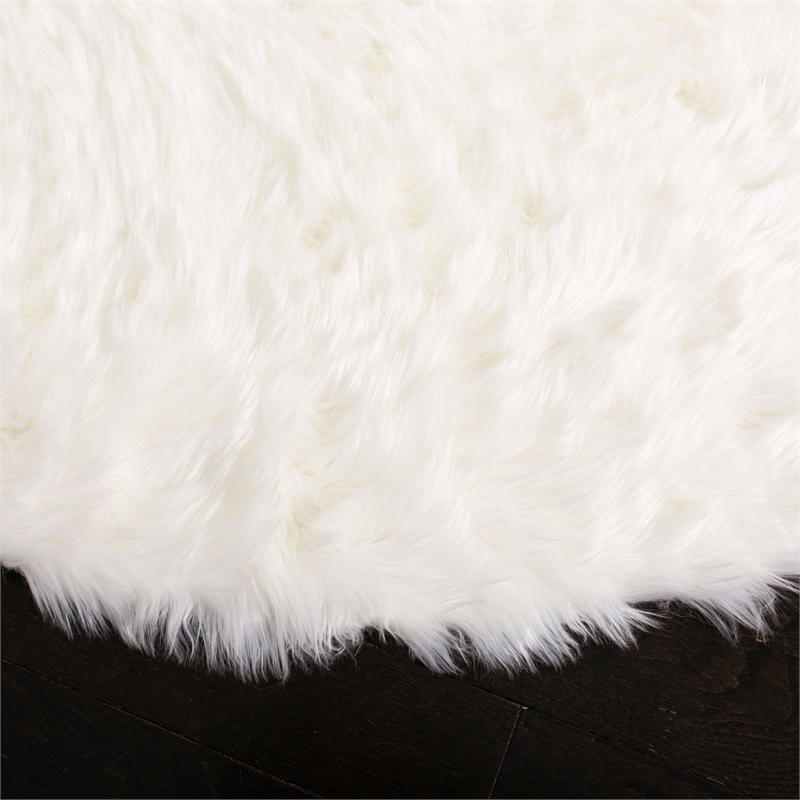 Safavieh Faux Sheep Skin 5'-0
