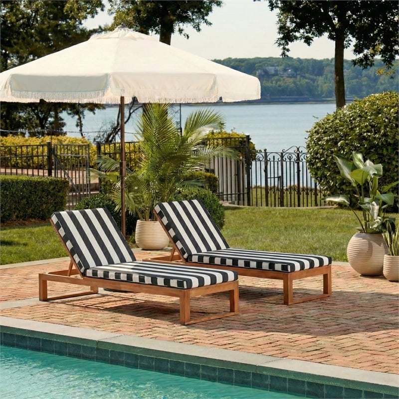 Safavieh Solano Wood and Fabric Sunlounger in Natural / Navy