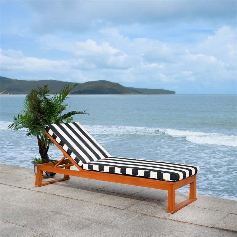 Safavieh Solano Wood and Fabric Sunlounger in Natural / Navy