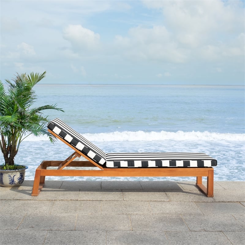 Safavieh Solano Wood and Fabric Sunlounger in Natural / Navy