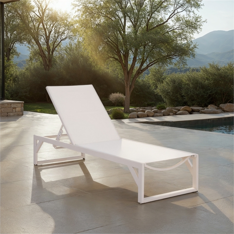 Safavieh Jordan Aluminum Lounger in White / White