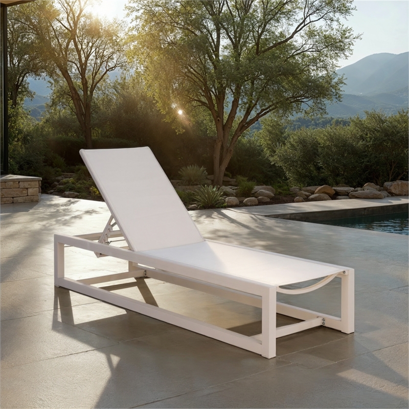 Safavieh Logan Aluminum Lounger in White / White