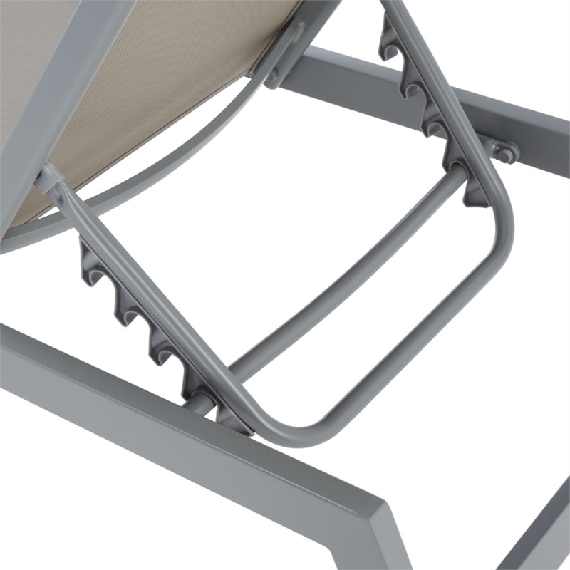 Safavieh Fionne Aluminum Sunlounger in Silver / Gray