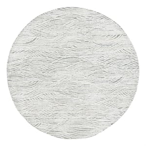 Safavieh Glamour 6'-0&quot x 6'-0&quot Wool Hand Tufted Rug in Silver / Ivory