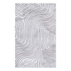 Safavieh Versailles 4'-0&quot x 6'-0&quot Polyester Power Loomed Rug in Ivory / Black