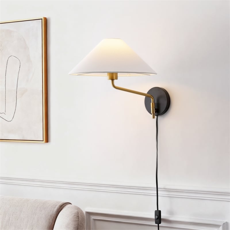 Safavieh Marni Wall Iron Sconce in Brass / Black