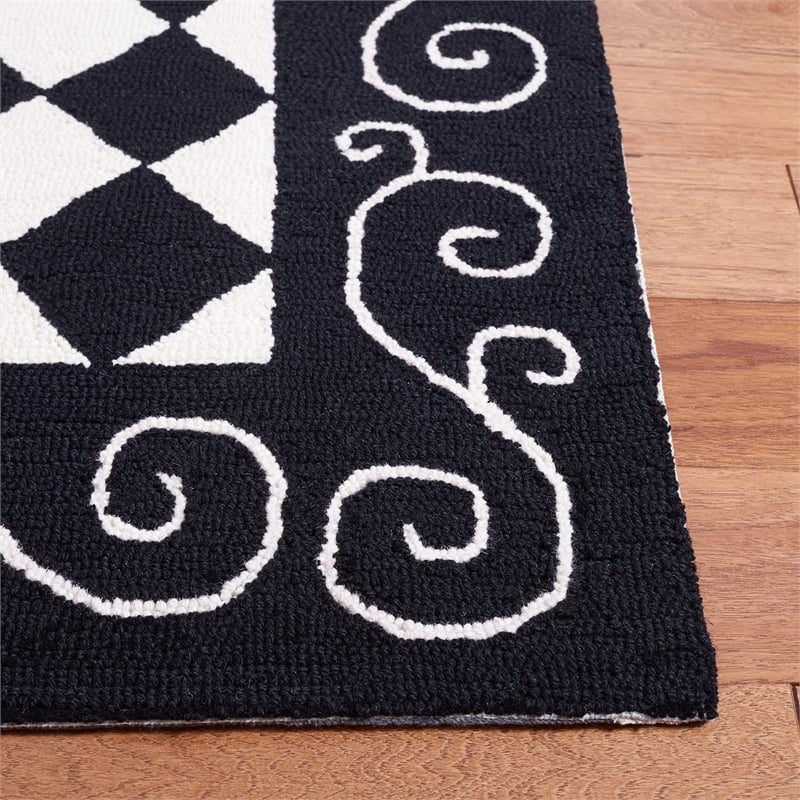 Safavieh Chelsea Runner Rug in Black / Ivory