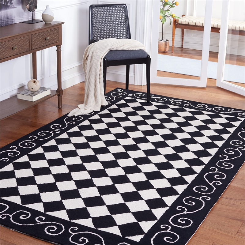 Safavieh Chelsea Runner Rug in Black / Ivory