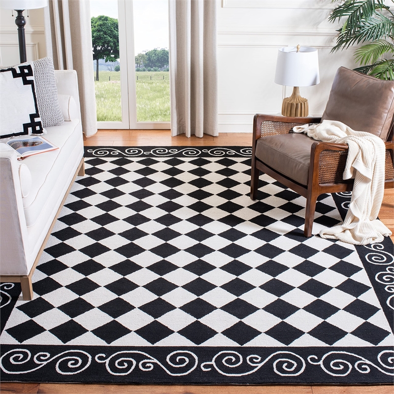 Safavieh Chelsea Runner Rug in Black / Ivory
