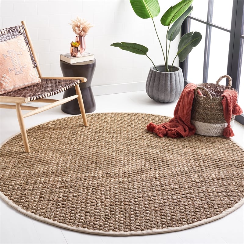 Safavieh Natural Fiber Round Rug in Natural / Ivory