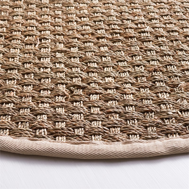 Safavieh Natural Fiber Round Rug in Natural / Ivory