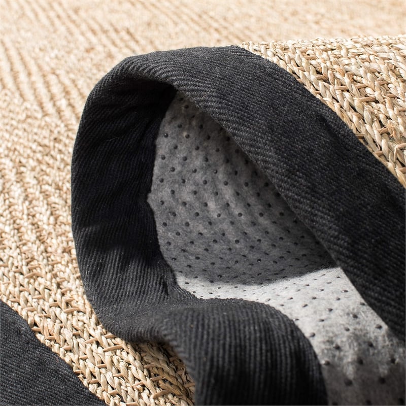 Safavieh Natural Fiber Round Rug in Natural / Black