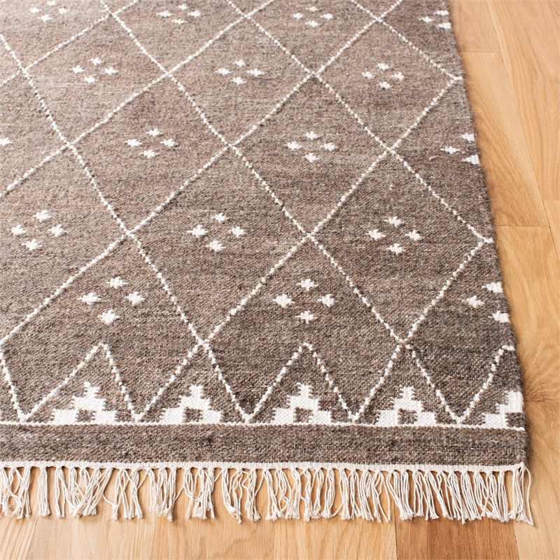Safavieh Natural Kilim Square Rug in Brown / Ivory