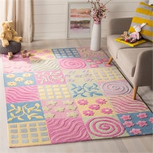 Safavieh Accent Rug in Pink - Multi