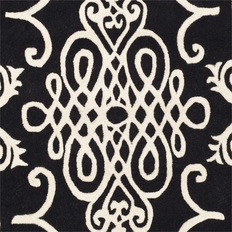 Safavieh Soho  Round Rug in Black / Ivory