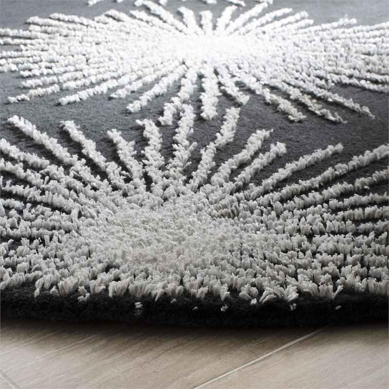 Safavieh Soho Round Rug in Charcoal / Ivory