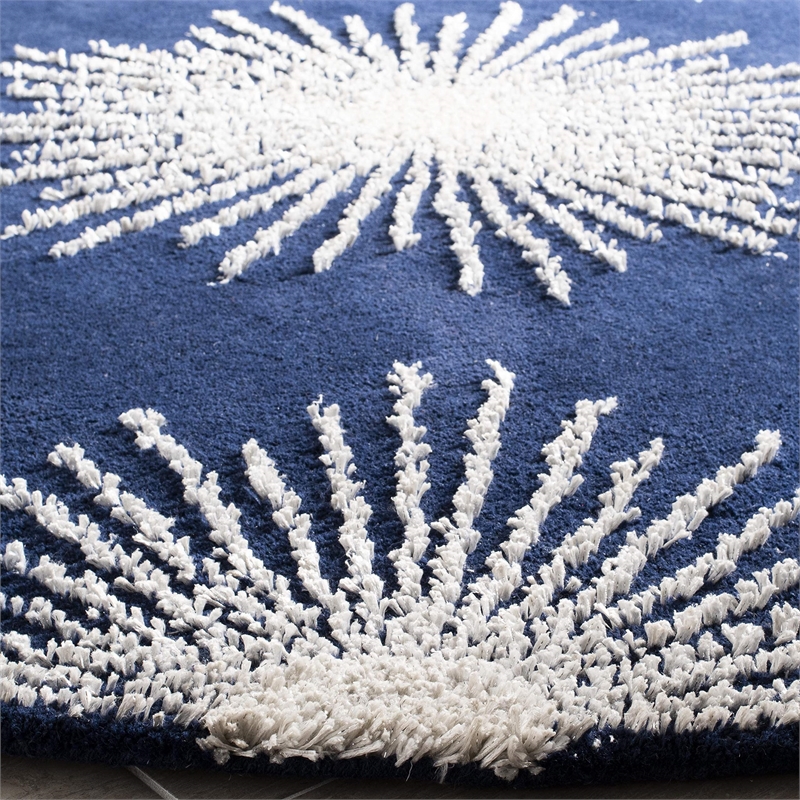 Safavieh Soho Round Rug in Dark Blue / Ivory