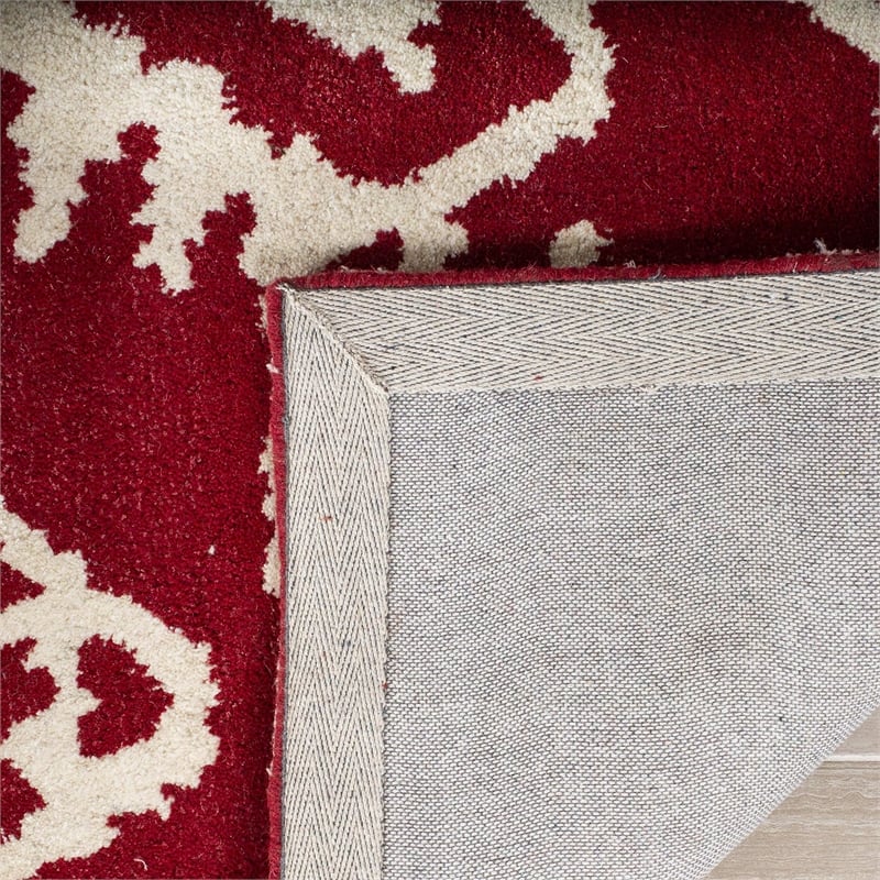 Safavieh Wyndham Square Rug in Red / Ivory