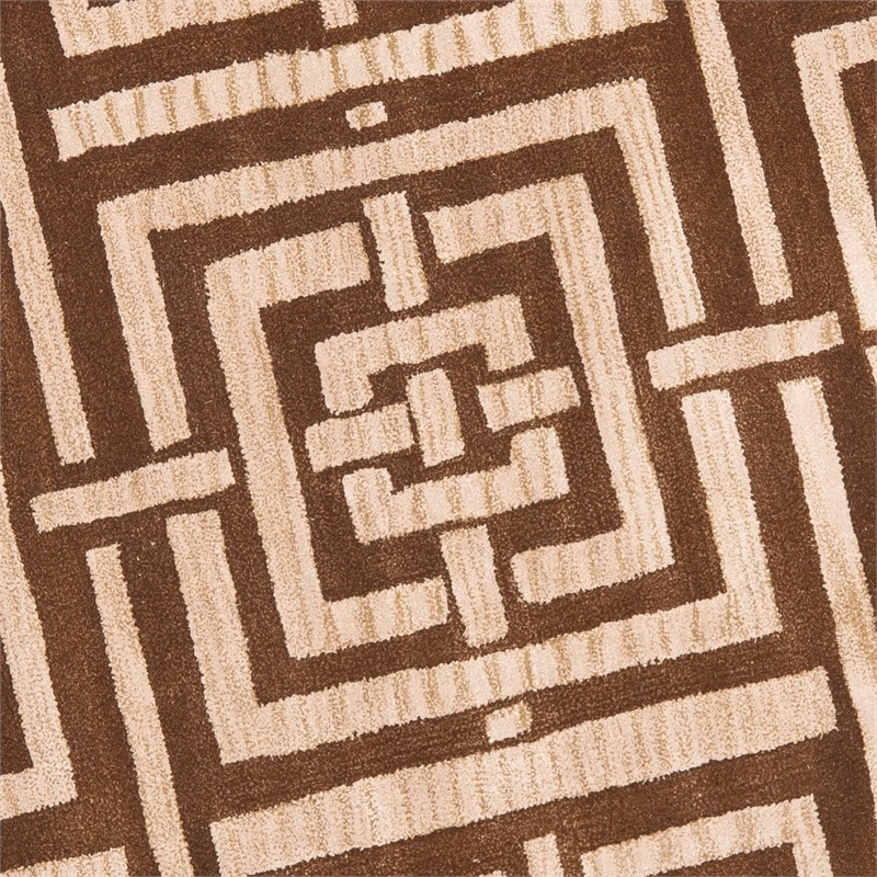 Safavieh Wyndham 7' X 7'  Round Wool Hand Tufted Rug in Brown/Light Brown