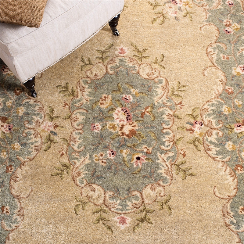 Safavieh Bergama Ivory Traditional Rug - 12' x 15'