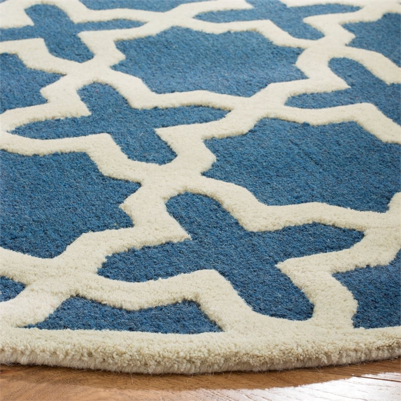 Safavieh Cambridge 4' X 4' Round Wool Hand Tufted Rug in Navy  / Ivory