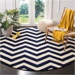Safavieh Chatham 5' X 5' Round Wool Hand Tufted Rug in Navy / Ivory