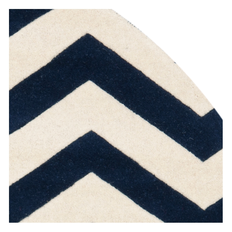 Safavieh Chatham 5' X 5' Round Wool Hand Tufted Rug in Navy / Ivory