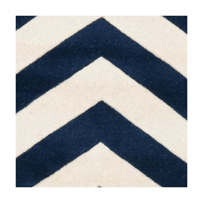 Safavieh Chatham 9' X 9' Round Wool Hand Tufted Rug in Navy / Ivory
