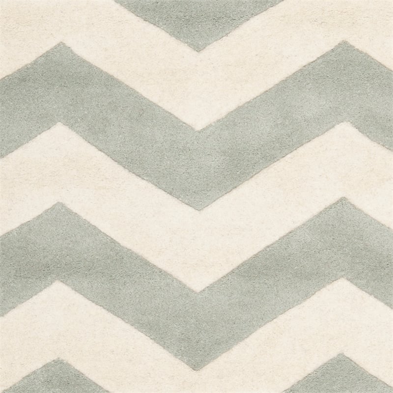 Safavieh Chatham 5' X 5' Round Wool Hand Tufted Rug in Gray / Ivory