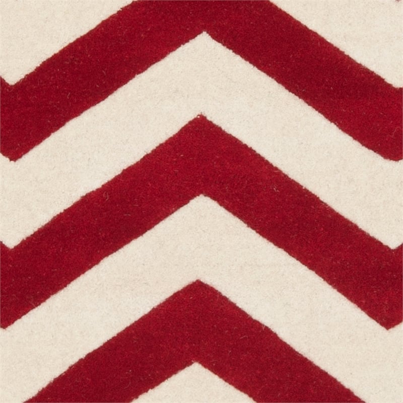 Safavieh Chatham 5' X 5' Square Wool Hand Tufted Rug in Red / Ivory
