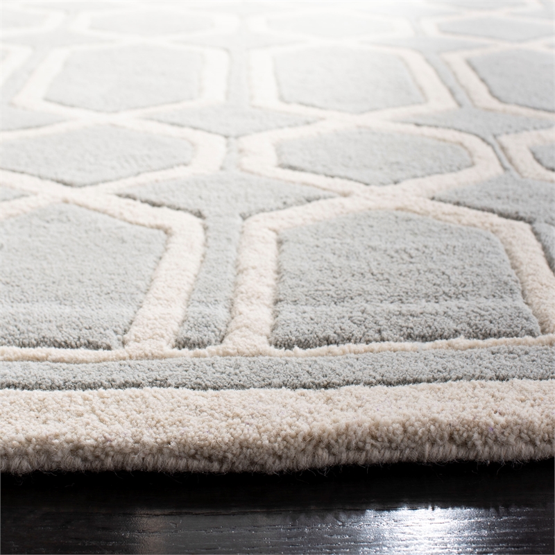 Safavieh Chatham 5' X 5' Round Wool Hand Tufted Rug in Gray / Ivory