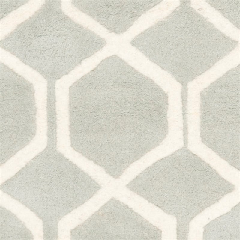 Safavieh Chatham 7' X 7' Round Wool Hand Tufted Rug in Gray / Ivory