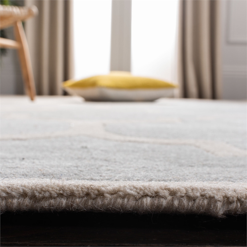 Safavieh Chatham 4' X 6' Wool Hand Tufted Rug in Gray / Ivory