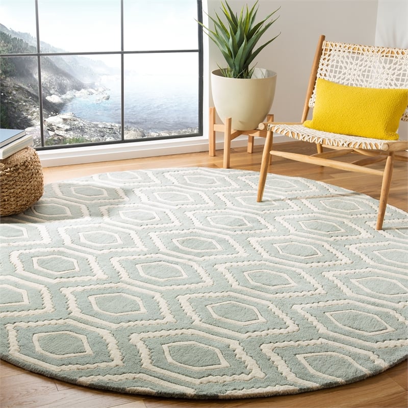 Safavieh Chatham 7' X 7' Round Wool Hand Tufted Rug in Gray / Ivory