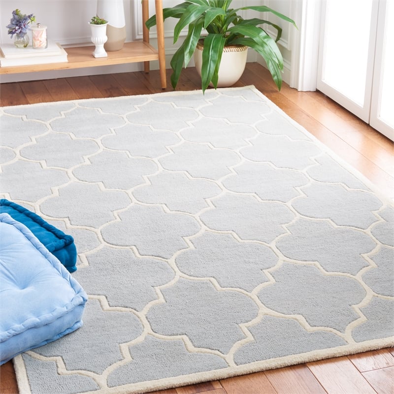 Safavieh Chatham 4' X 6' Wool Hand Tufted Rug in Gray / Ivory