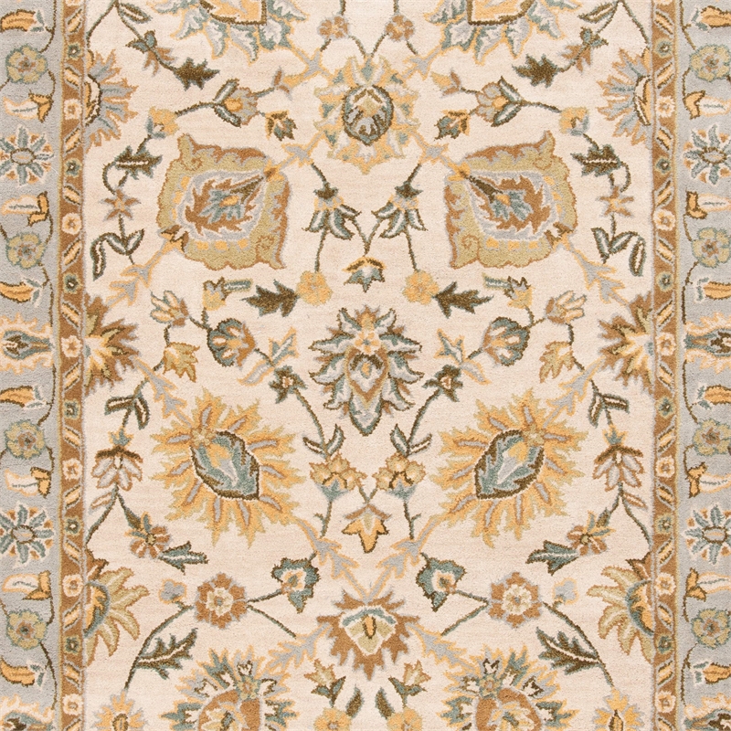 Safavieh Classic Ivory Traditional Rug - 4' x 6'