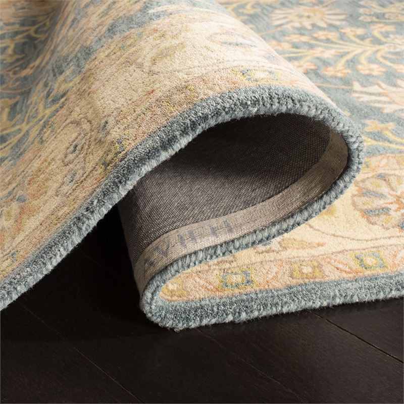 Safavieh Classic Blue Traditional Rug - 4' x 6'