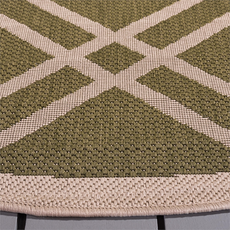 Safavieh Courtyard Green Indoor Outdoor Rug - Round 7'10