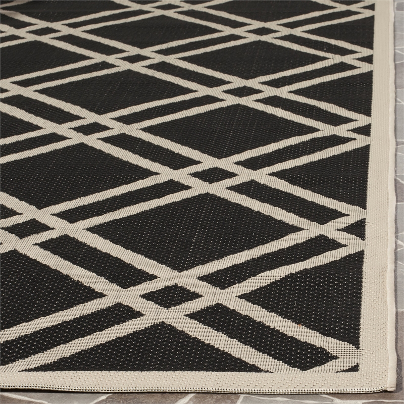 Safavieh Courtyard Black Indoor Outdoor Rug - 4' x 5'7