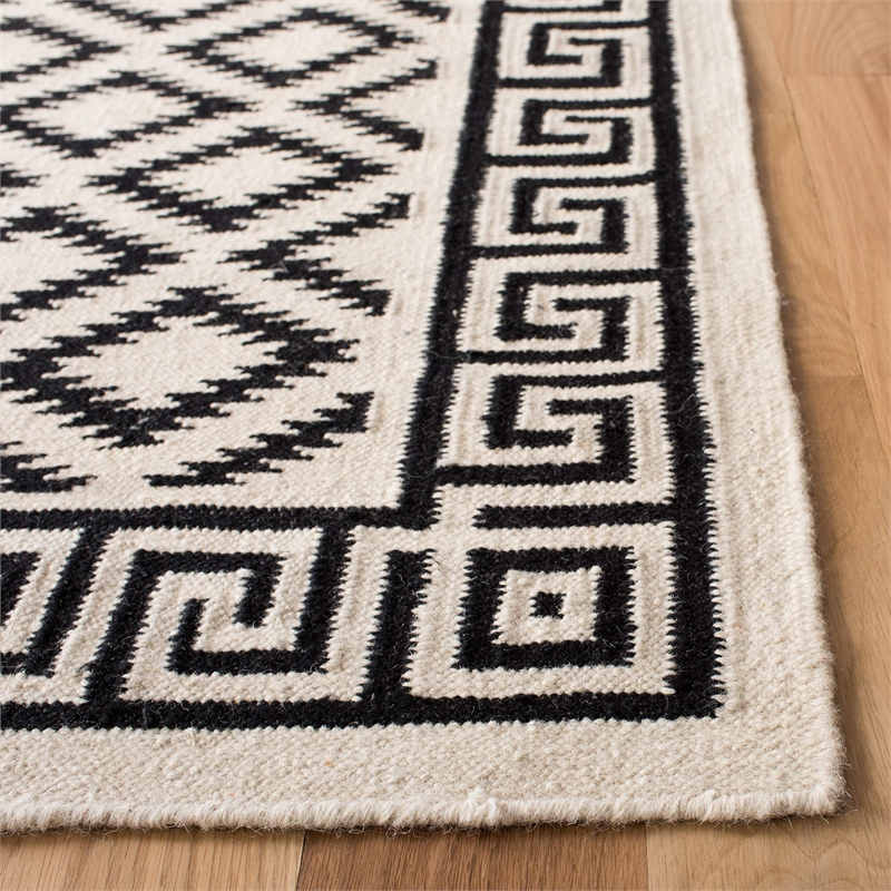 Safavieh Dhurries Ivory Contemporary Rug - 5' x 8'